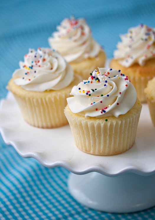 Perfect Vanilla Cupcakes | Tide and Thyme